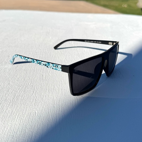 Neven Eyewear Accessories - Neven Tropical Detail Sunglasses